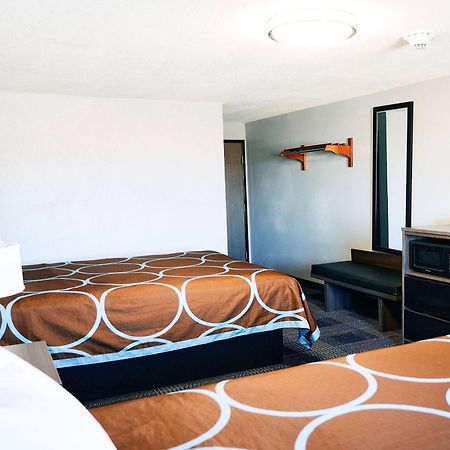 Super 8 By Wyndham Pueblo Hotel Eksteriør billede