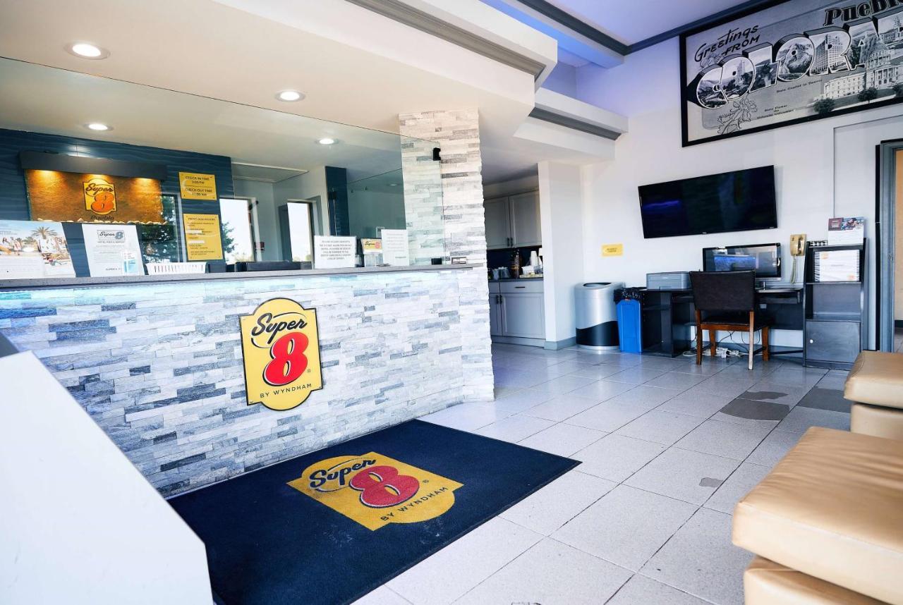 Super 8 By Wyndham Pueblo Hotel Eksteriør billede