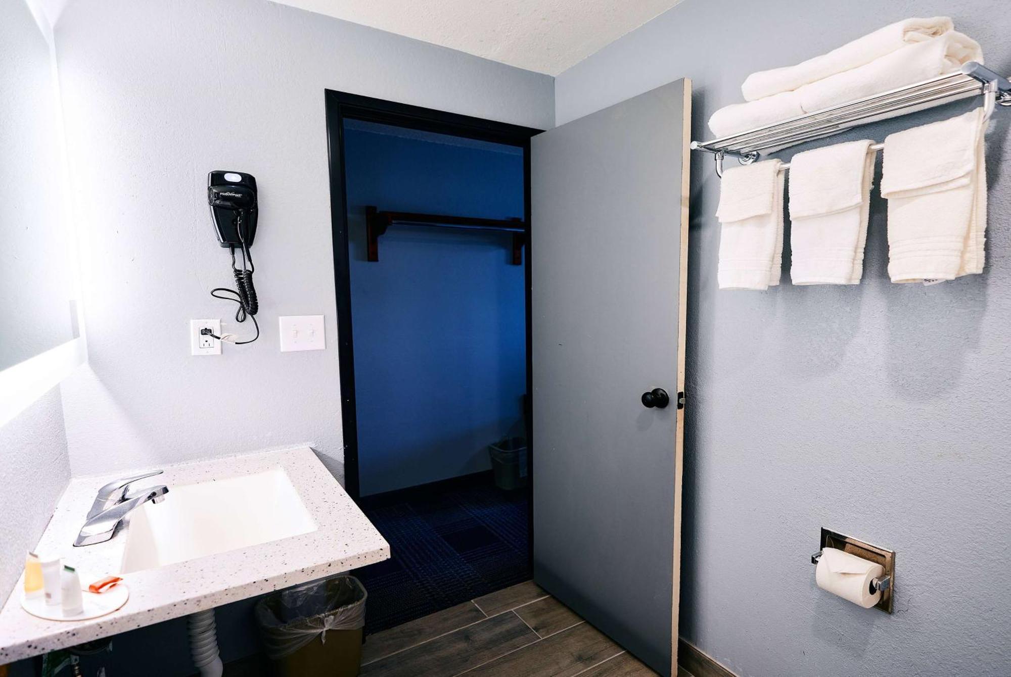 Super 8 By Wyndham Pueblo Hotel Eksteriør billede