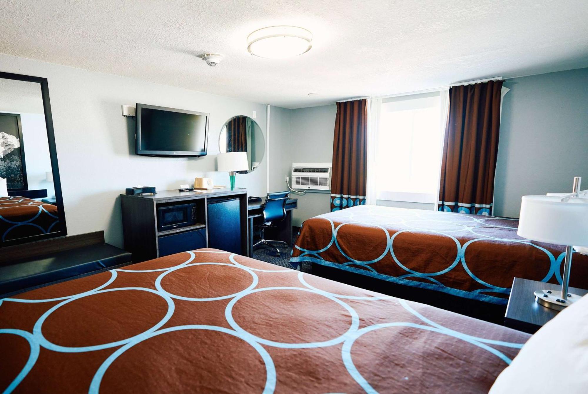 Super 8 By Wyndham Pueblo Hotel Eksteriør billede