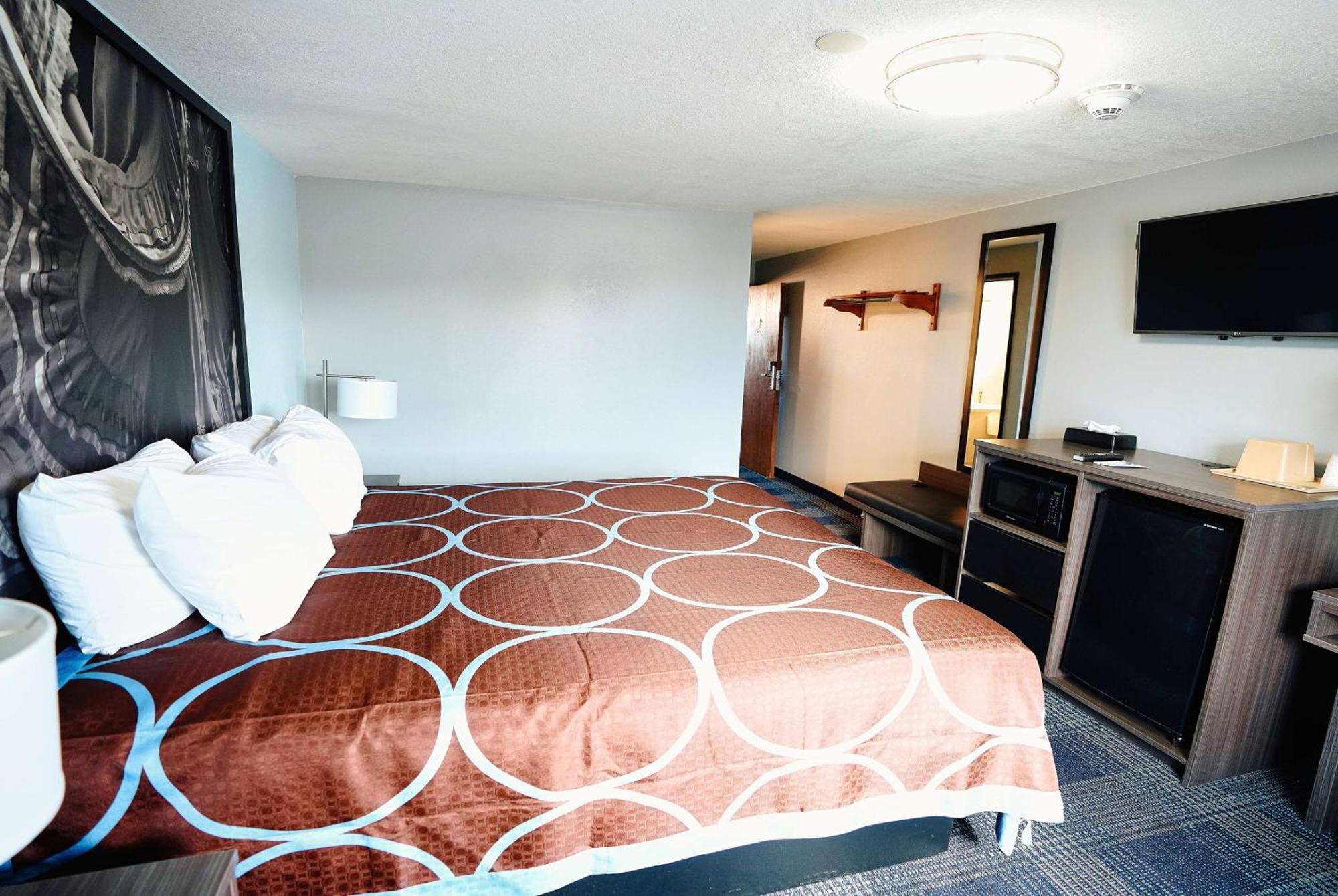 Super 8 By Wyndham Pueblo Hotel Eksteriør billede