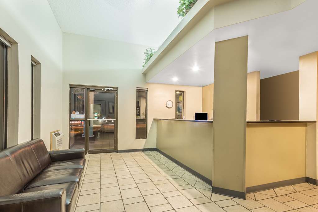 Super 8 By Wyndham Pueblo Hotel Interiør billede