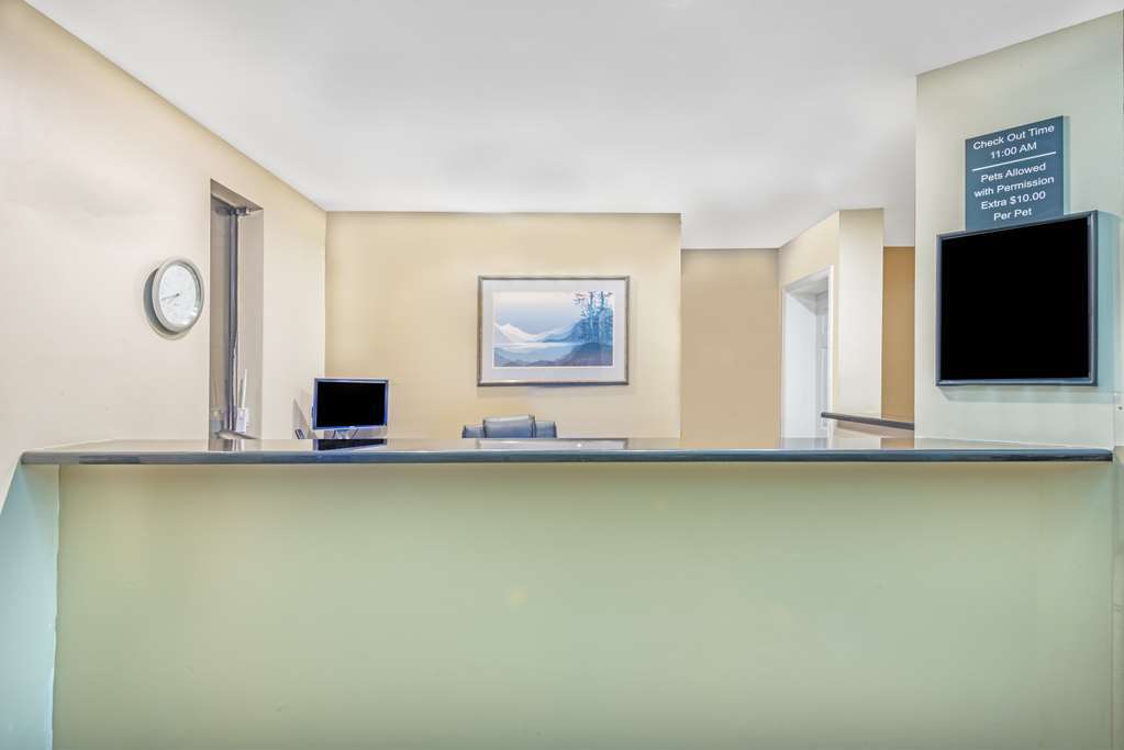 Super 8 By Wyndham Pueblo Hotel Interiør billede