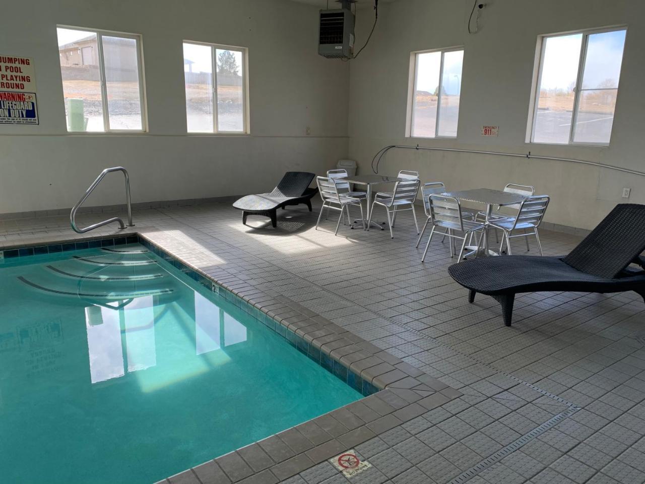 Super 8 By Wyndham Pueblo Hotel Eksteriør billede