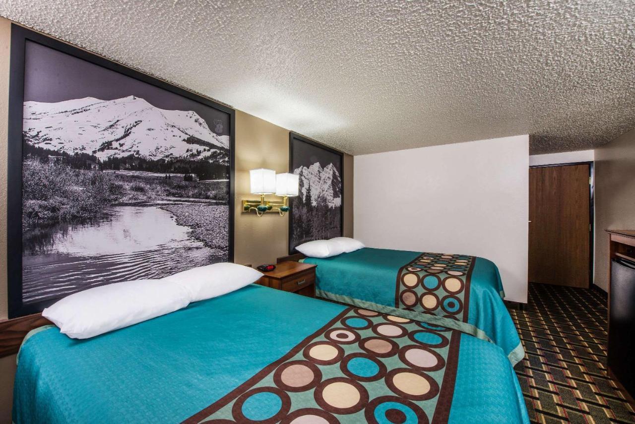 Super 8 By Wyndham Pueblo Hotel Eksteriør billede